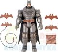 pol_pm_Batman-interaktywna-figurka-30-cm-Battle-Strike-swiatlo-dzwiek-akcesoria-30394_4.jpg